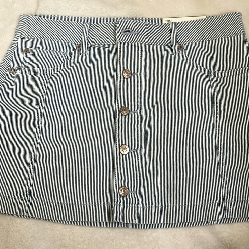NWT American Eagle low-rise a-line mini skirt.  Size 6.
